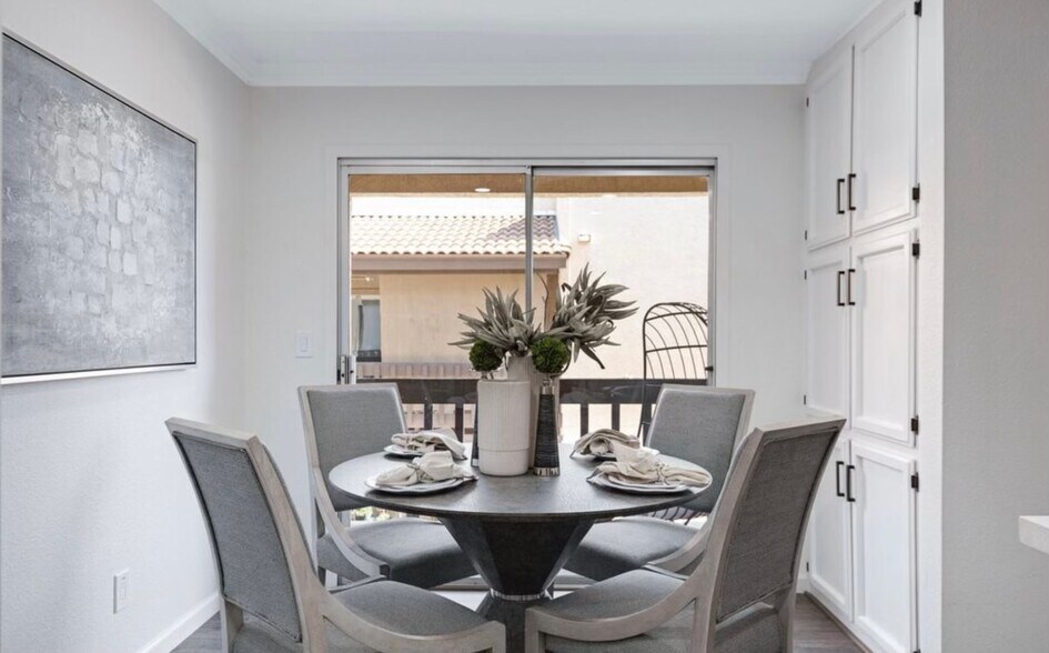 Dining Area - 520 N Stapley Dr