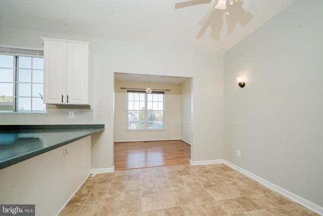 Building Photo - 714 Kirkcaldy Wy