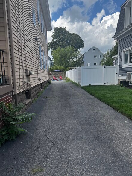 Building Photo - 65 Wareham St