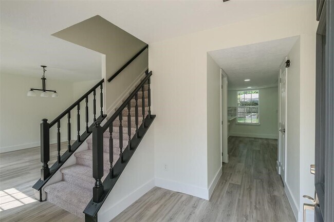 Building Photo - 1311 Sand Stone Dr