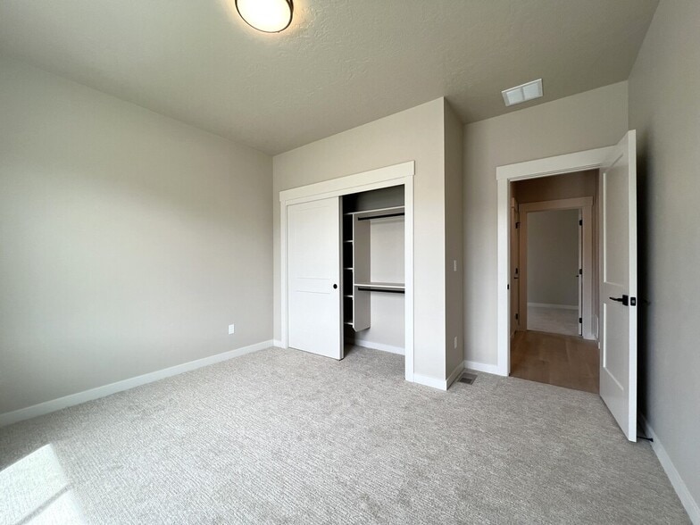Building Photo - 2300 S Hurd Ave
