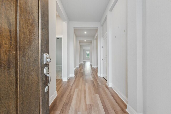 Building Photo - Your Ideal Home Awaits: Spacious 3/2 Bedro...