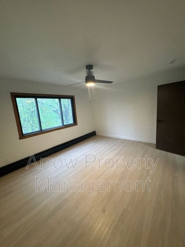 Building Photo - 215 E Arbor Ave