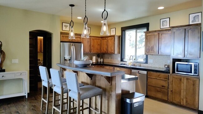 Building Photo - Gorgeous 4 Bedroom Home on Awbrey Butte!