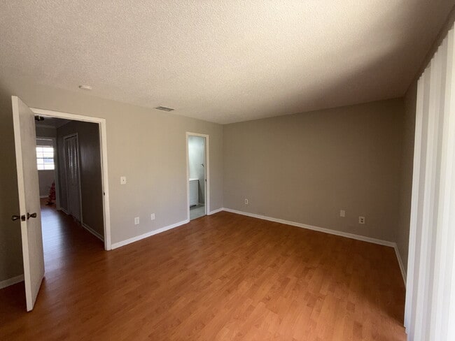 Building Photo - Perfectly located 2/2 townhome in Indialantic