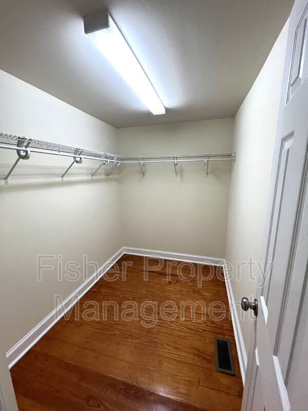 Building Photo - 608 Albemarle St