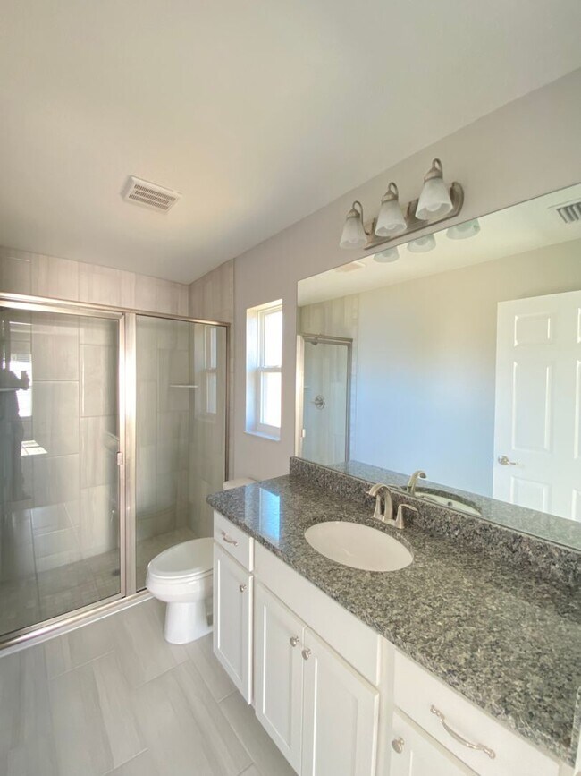 Building Photo - Desirable SW Ocala Neighborhood 4/2/2 *WON'T LAST*