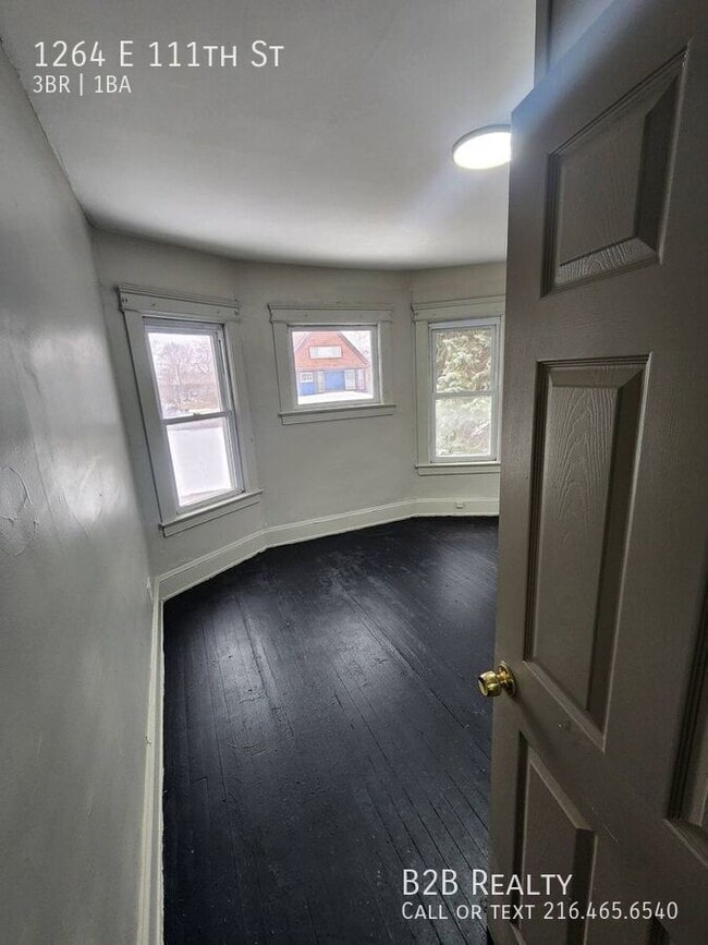 Building Photo - 1264 E 111th St