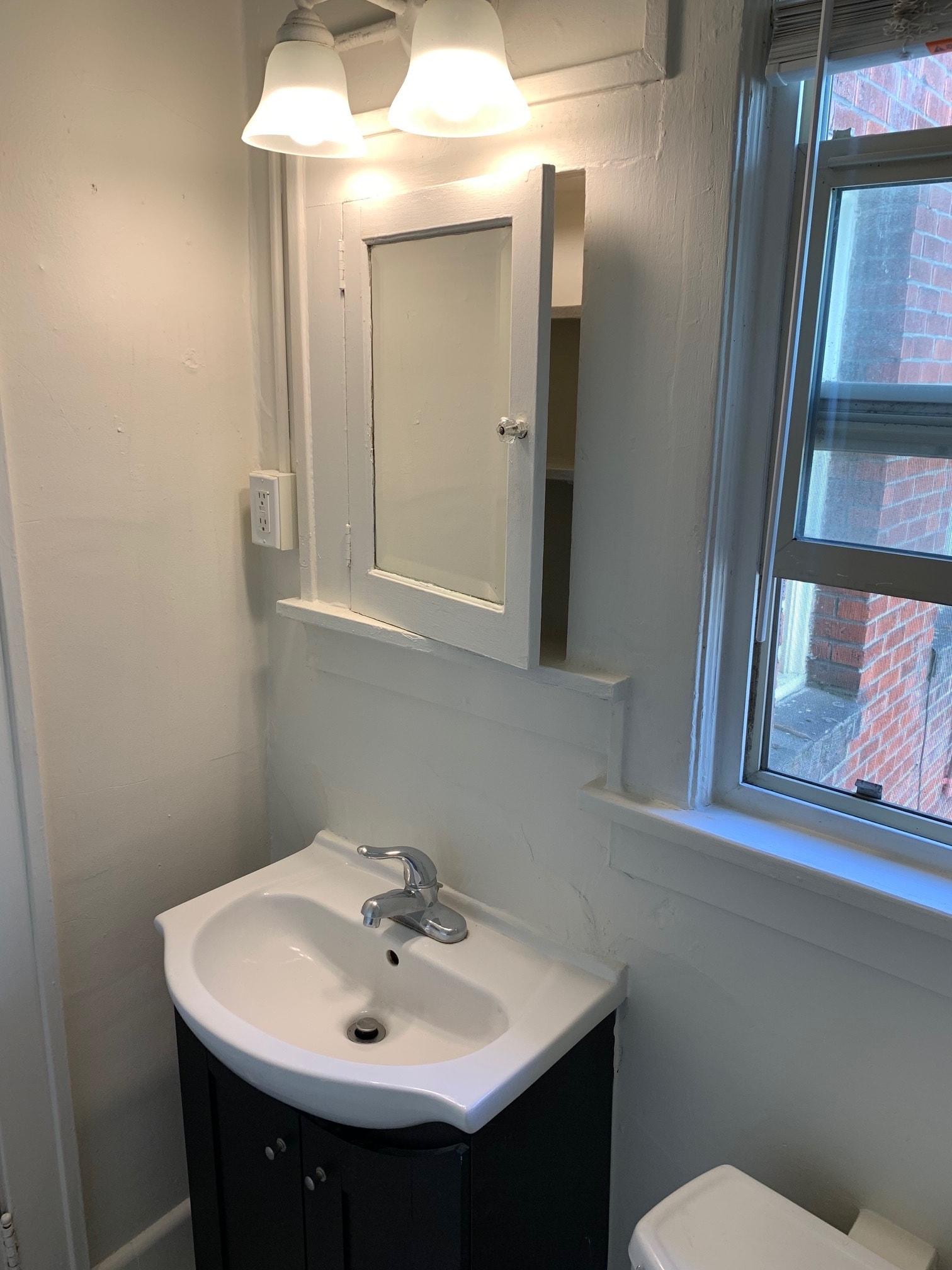 Building Photo - 315 NE 28th Ave