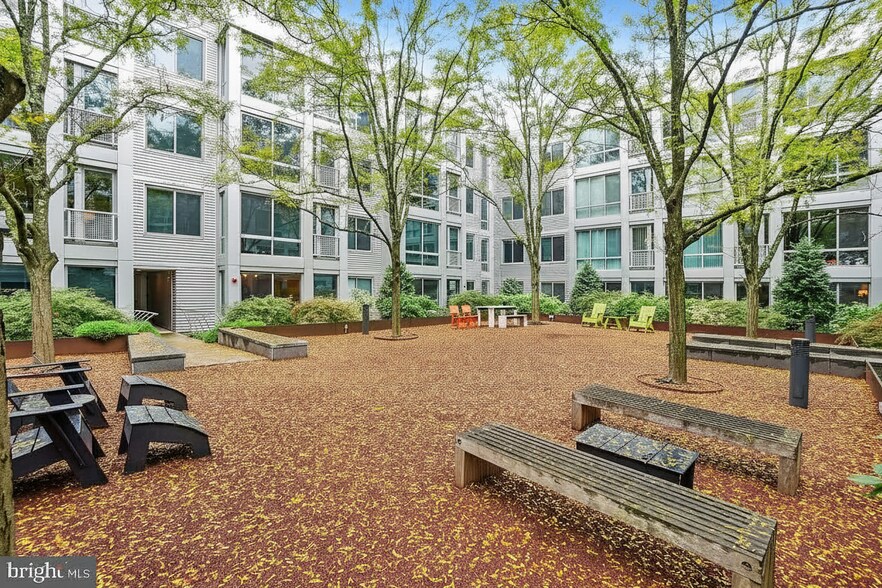 Building Photo - 4101 Albemarle St NW