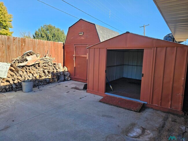 Building Photo - 1801 Eastridge Dr