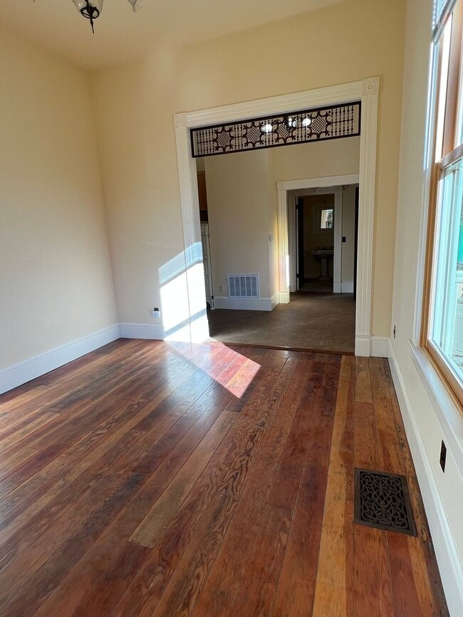 Building Photo - 110 Richardson