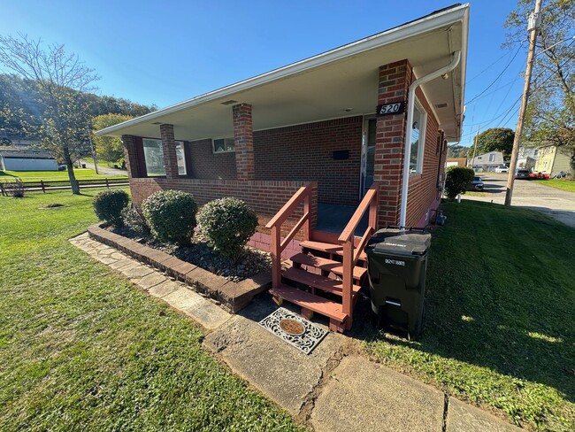 Building Photo - Updated 2 Bedroom Ranch Home in Elizabeth ...