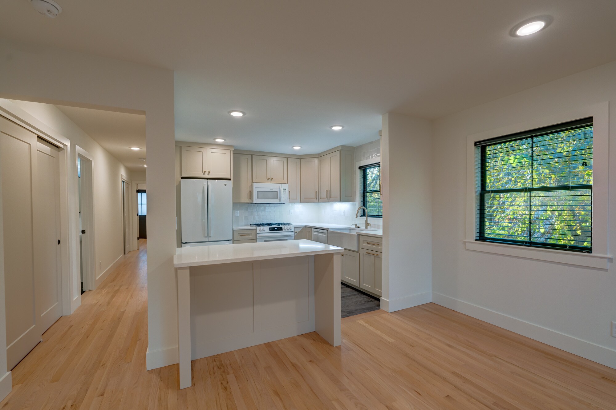 Building Photo - 405 Presidential Ln