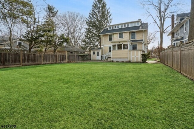 Building Photo - 439 St Marks Ave