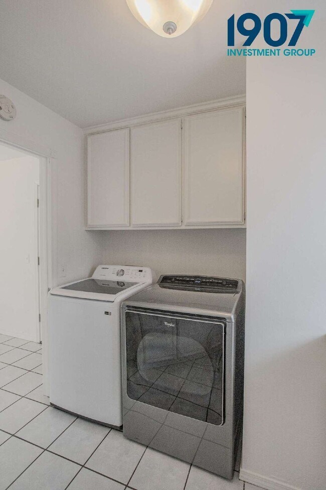 Building Photo - 3017 SW 92nd St