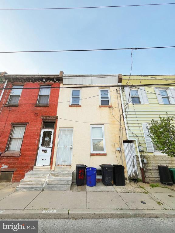 Primary Photo - 3058 Amber St