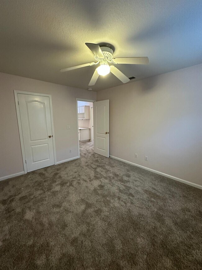 Building Photo - 2260 E Niles Ave