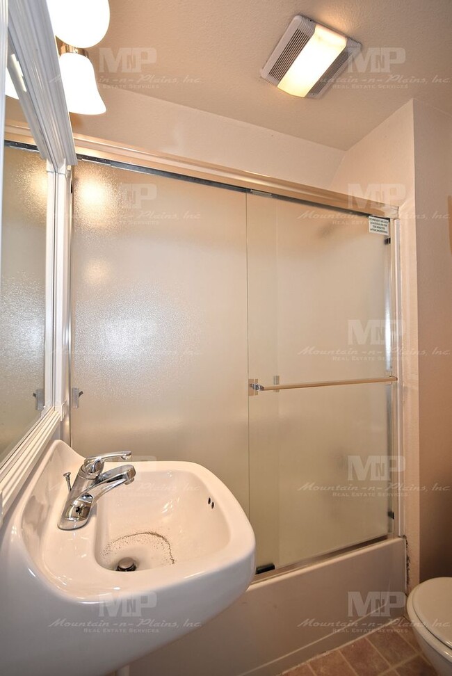 Building Photo - One Bedroom in Old Town!