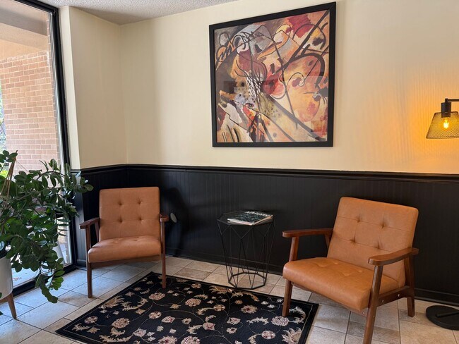 Building Photo - Lovely Lowry Hill 1 Bedroom Condo