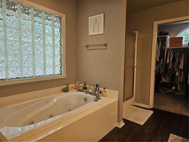 Building Photo - 28 McKenzie Dr