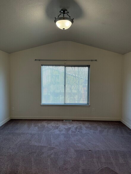 Building Photo - 2827 S Fairgrove Ln