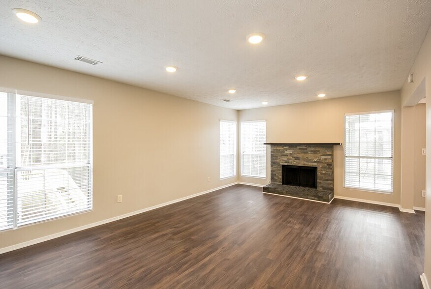 Building Photo - 871 Hampton Hill Ct