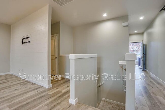 Building Photo - 13010 NE 24th Cir