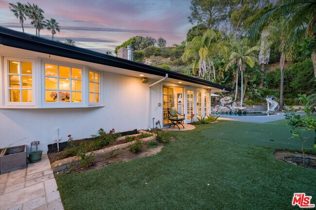 Building Photo - 9023 Alto Cedro Dr