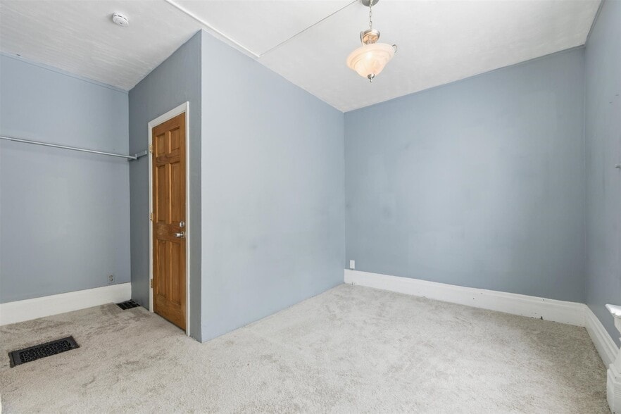 Building Photo - 516 5th Ave SE