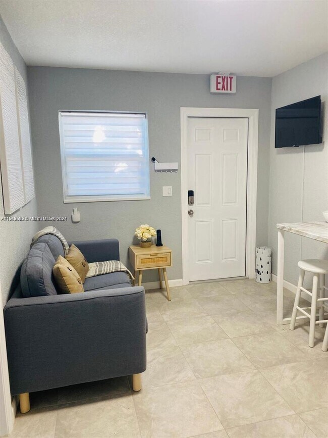 Building Photo - 614 N 56th Ave