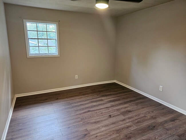 Building Photo - 3241 Bomar Rd