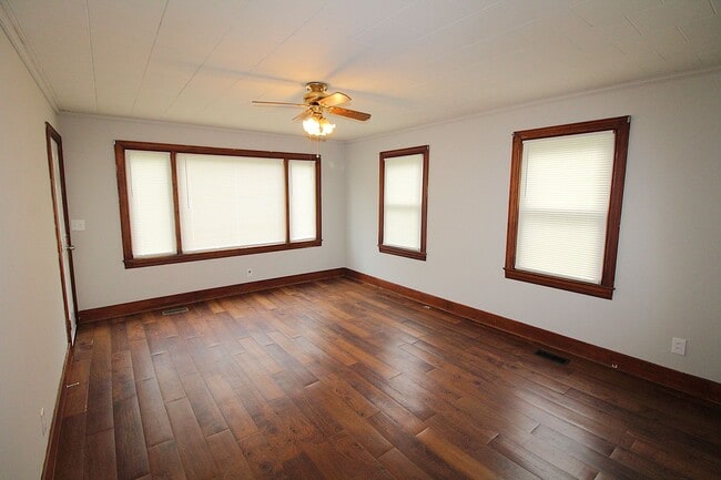 Building Photo - 3 Bedroom Home in Mount Holly, NC (Lawn Ca...