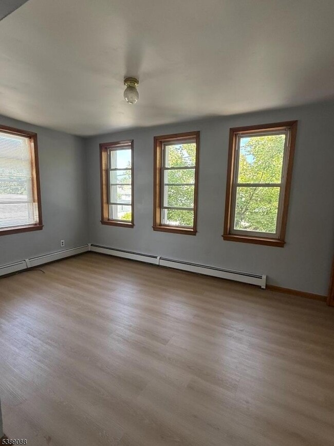 Building Photo - 728 3rd Ave