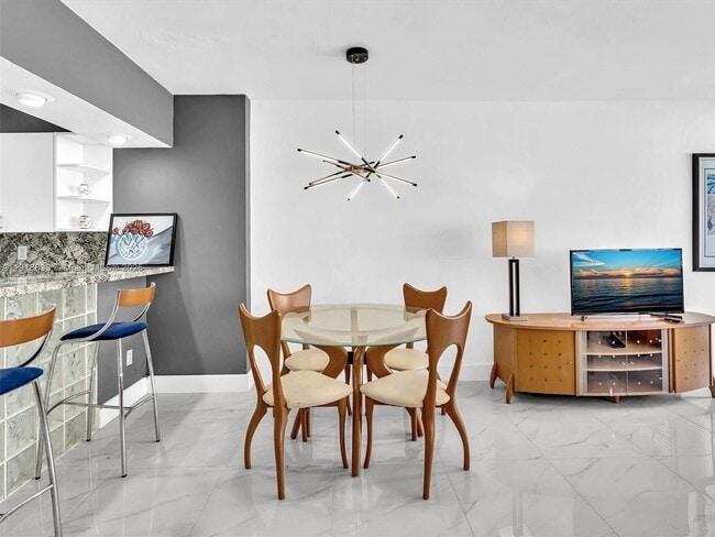 Building Photo - 100 Lincoln Rd