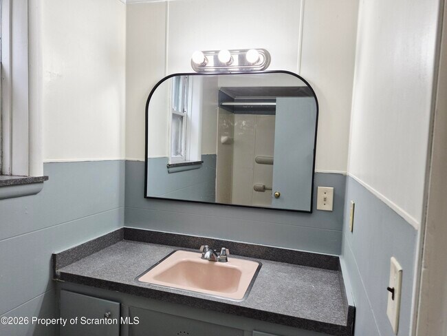 Building Photo - 70 Green Pl