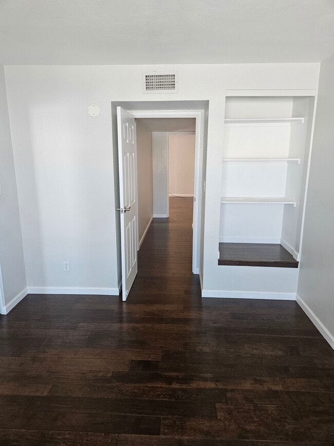 Building Photo - 885 N Granite Reef Rd