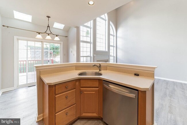 Building Photo - 40 Madison Way