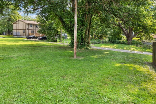 Building Photo - 908 N 13th St