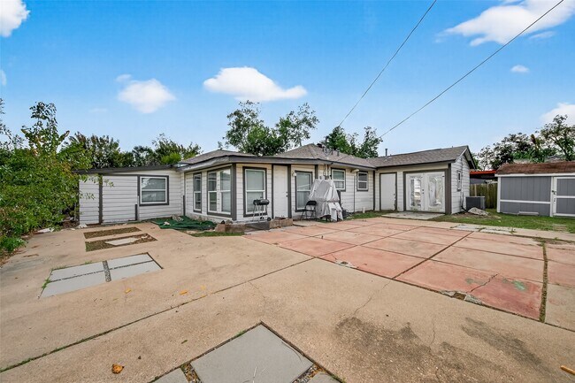 Building Photo - 5613 Dorothy Ann Dr