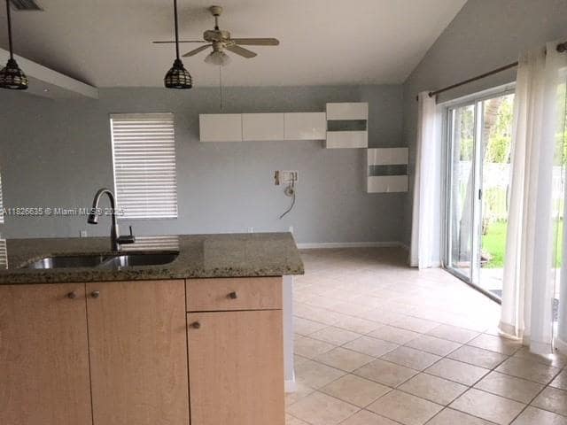 Building Photo - 743 SW 190th Ave