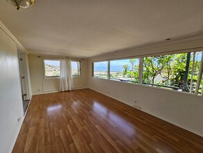Building Photo - 1 bedroom 1 bath Apartment. NO parking. Upstairs unit.