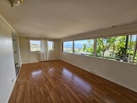 Building Photo - 1 bedroom 1 bath Apartment. NO parking. Upstairs unit.