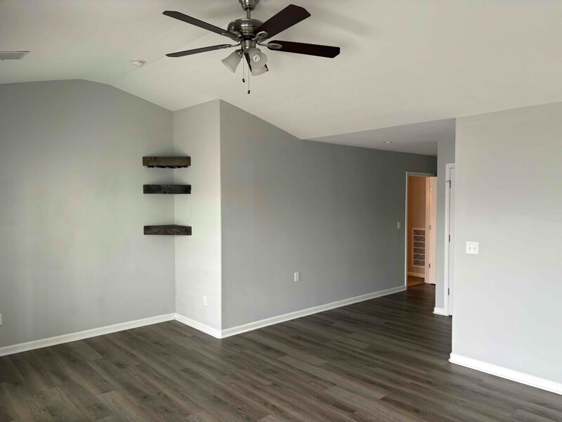 Building Photo - 923 E Ocean View Ave