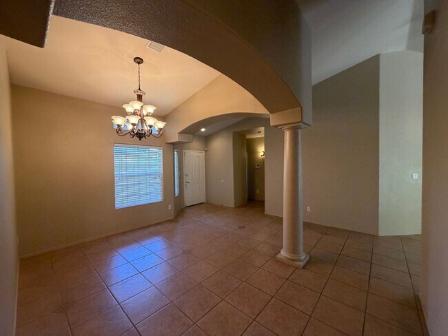 Building Photo - 3 BEDROOM HOME IN FALLS RANCH!