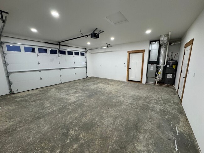 Building Photo - Brand New Private Bella Ridge 4 Bedroom 2.5 Bath Home Near Golf and Lewis & Clark Elementary School