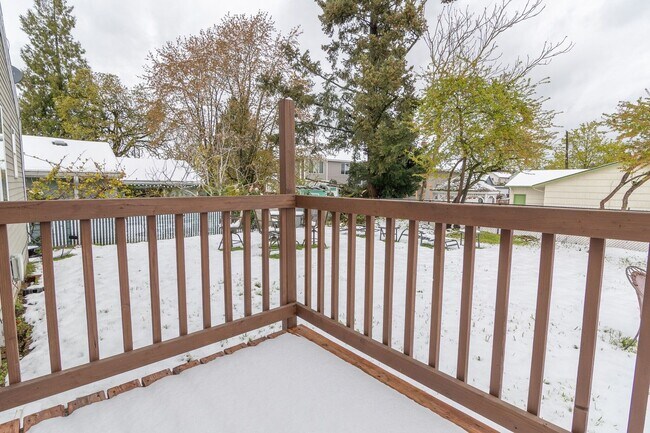 Building Photo - 3424 NE 79th Ave