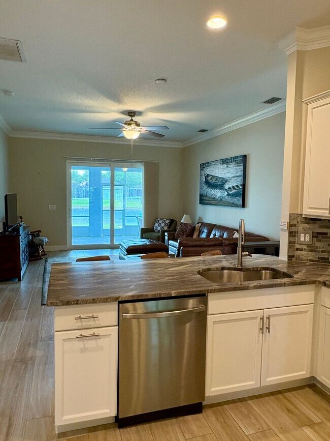 Building Photo - 3/2/2 with huge screened in Patio in The Pines/Jensen Beach