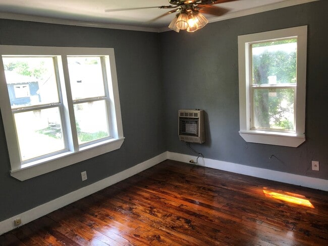 Building Photo - Nice Garage Apartment