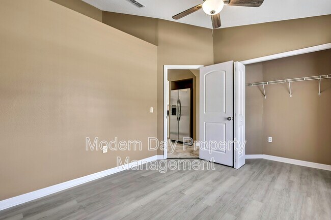 Building Photo - 12320 Papercraft Ave